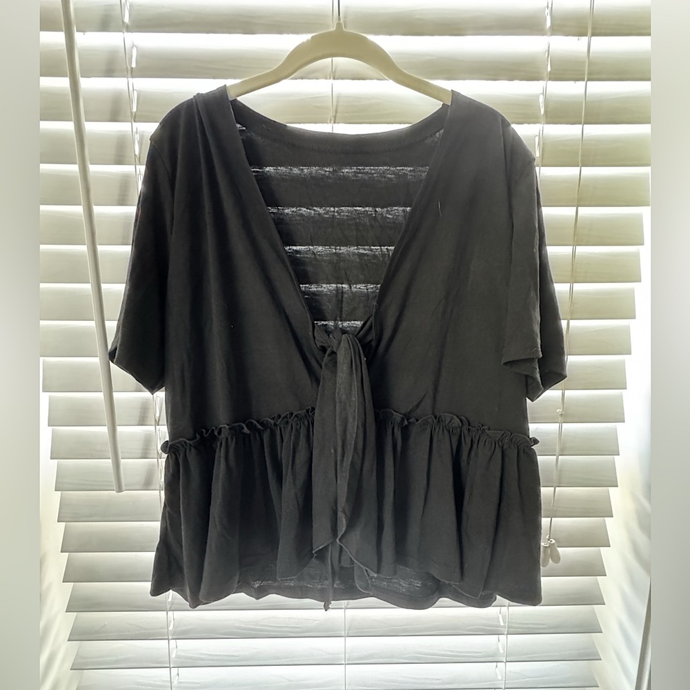 Black knot crop top